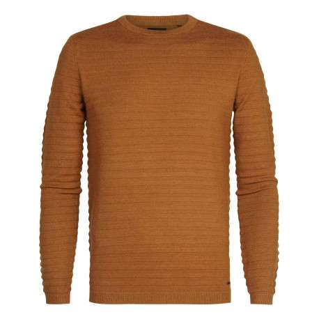 Pull brun uni coupe droite avec un col rond et petit patch d'authentification