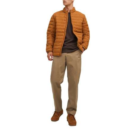 Doudoune caramel matelassée avec une coupe droite et un col montant - Image 5