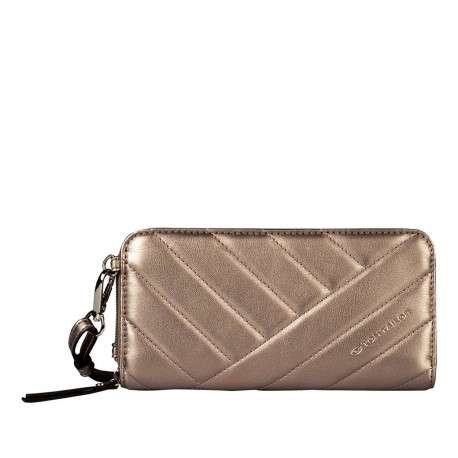 Portefeuille matelassé zippé couvert de tissu bronze satiné brillant
