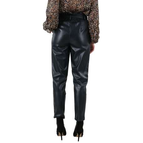 Pantalon noir en similicuir avec une coupe regular fit et 2 poches latérales - Image 3