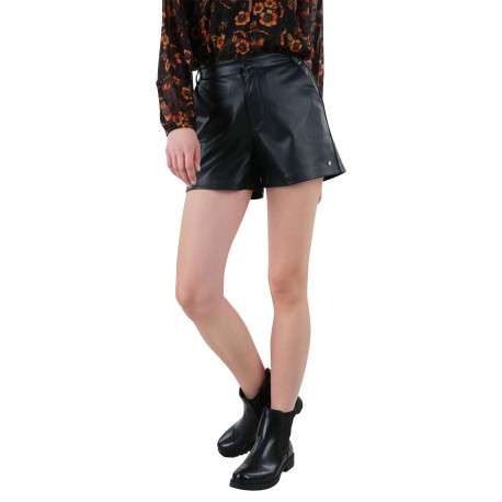 Short noir uni en similicuir avec une coupe courte et 2 poches latérales - Image 2