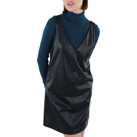 Robe courte noire en similicuir avec une coupe courte un col v et sans manches