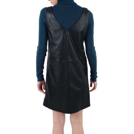 Robe courte noire en similicuir avec une coupe courte un col v et sans manches - Image 3