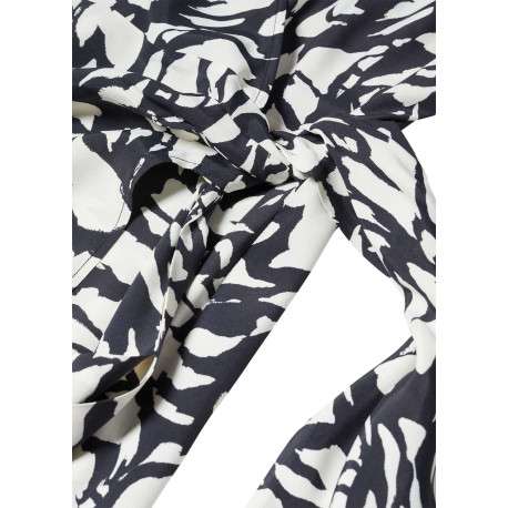 Robe longue black imprimé abstrait avec une coupe portefeuille et un col v - Image 6