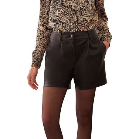Short coupe droite noir uni aspect similicuir avec poche plaquée décorative