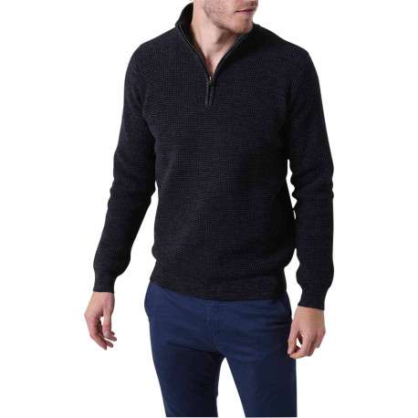 Pull en coton noir chiné en point tressé avec un col camionneur