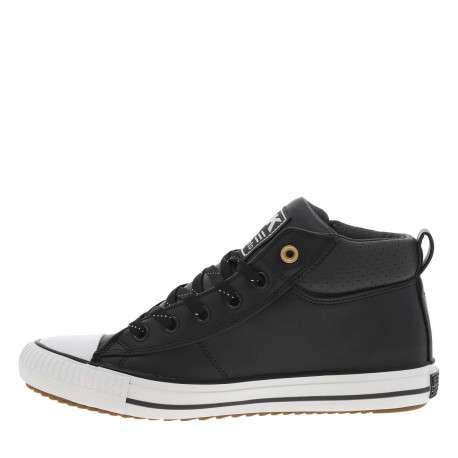 Baskets noires à lacets plats avec contrefort renforcé et semelle à reliefs