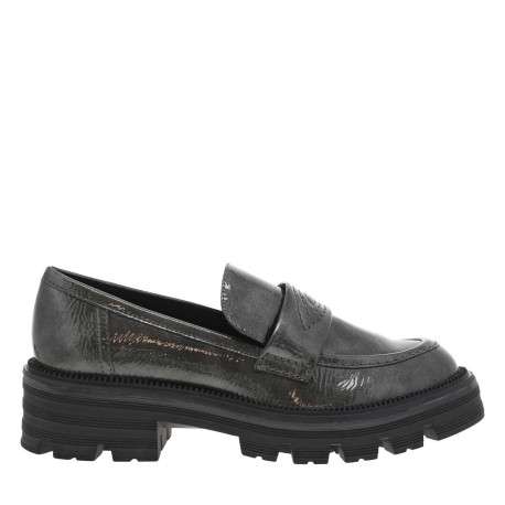 Mocassins gris vernis effet fumé avec dessin sur l'empeigne à talon compensé bas - Image 2