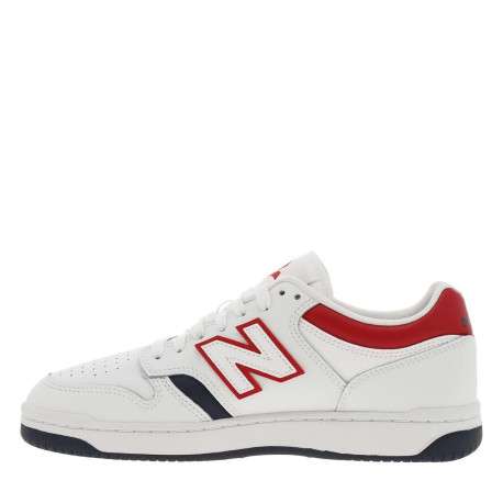 Baskets tennis en cuir blanches avec dessin brodé en rouge sur la languette