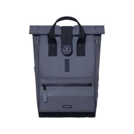 Sac à dos Budapest anthracite avec logo cousu sur la poche zippée et le rabat