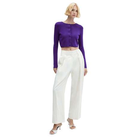 Cardigan boutonné violet avec une coupe cropped et un col rond