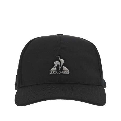 Casquette noire unie avec un logo de la marque à l'avant
