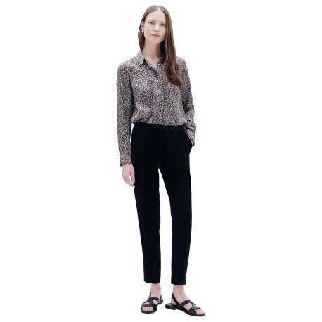 Pantalon noir uni avec une coupe slim et une taille intermédiaire