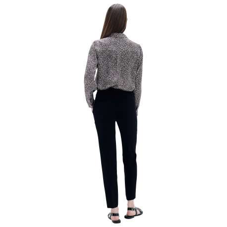 Pantalon noir uni avec une coupe slim et une taille intermédiaire - Image 2