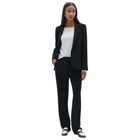 Blazer noir uni avec une coupe ajusté un col cranté et des manches longues