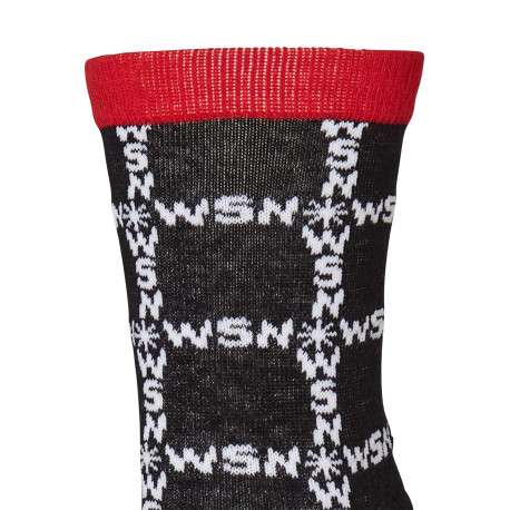 Chaussettes noires, blanches et rouge avec inscriptions et une coupe haute - Image 2