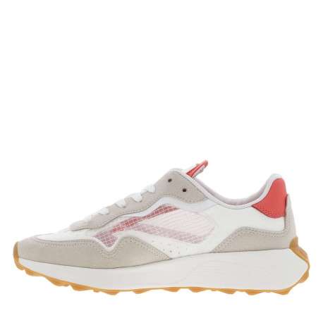 Baskets running beige et corail avec des lacets tressés blancs