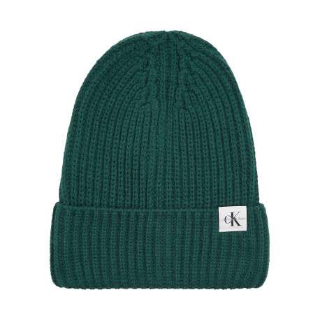 Bonnet sapin en maille jersey avec un patch gravé du nom de la marque