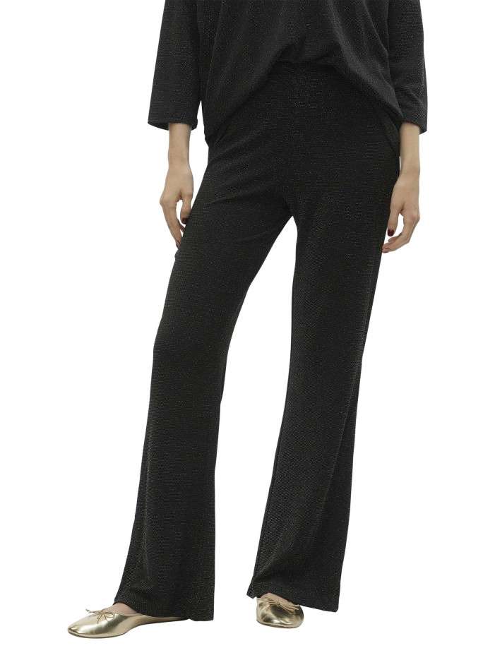 Pantalon noir avec détail...