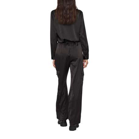 Pantalon style cargo noir avec une taille élastiquée et une coupe loose fit - Image 3