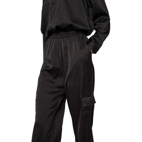 Pantalon style cargo noir avec une taille élastiquée et une coupe loose fit - Image 4