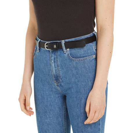 Ceinture en cuir noire unie avec un patch argenté cousu sur le passant - Image 3