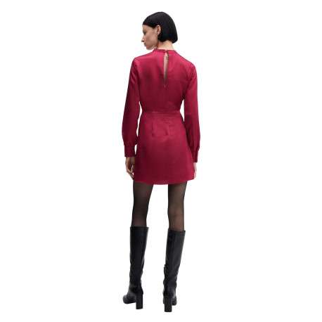 Robe courte framboise avec une coupe fluide un col rond et manches bouffantes - Image 3