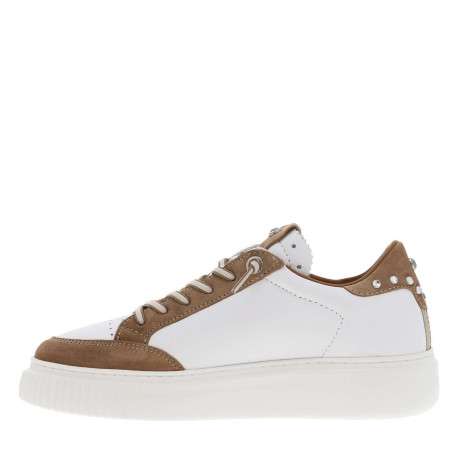 Baskets basses en cuir blanc et marron à plateforme avec des lacets élastiqués