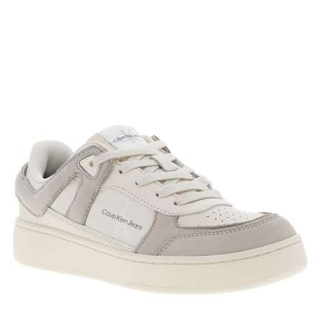 Baskets basses tennis en cuir blanc cassé et grises avec des lacets plats - Image 3