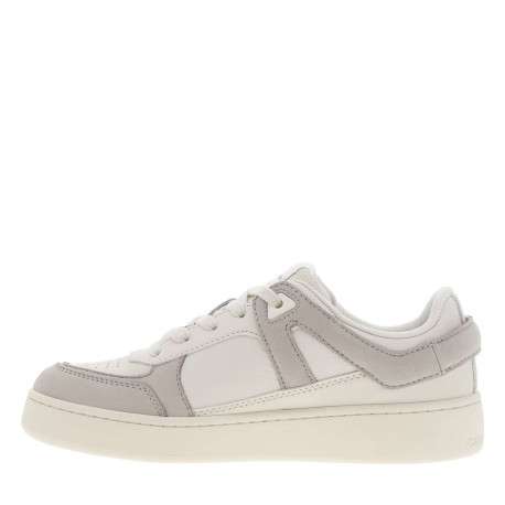 Baskets basses tennis en cuir blanc cassé et grises avec des lacets plats