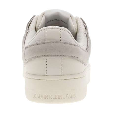 Baskets basses tennis en cuir blanc cassé et grises avec des lacets plats - Image 6
