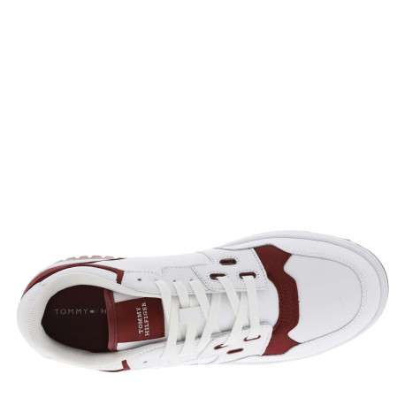 Baskets basses tennis en cuir bordeaux et blanches avec des lacets plats - Image 4