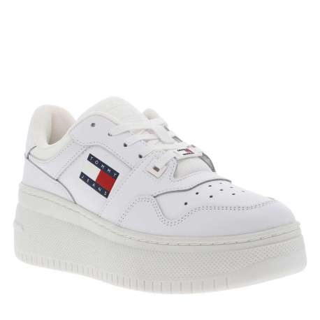 Baskets basses tennis en cuir blanches avec lacets plats et semelle compensée - Image 3