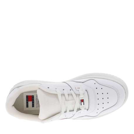 Baskets basses tennis en cuir blanches avec lacets plats et semelle compensée - Image 4