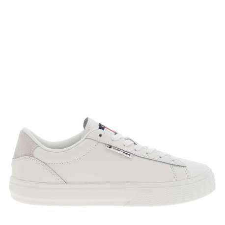 Baskets basses en cuir blanches avec des lacets plats et drapeau tricolore cousu - Image 2