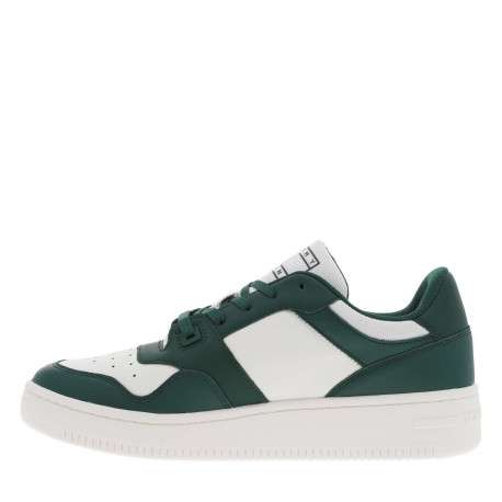 Baskets basses tennis en cuir vertes et blanches avec des lacets plats