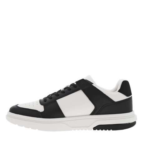 Baskets basses tennis en cuir blanches avec lacets plats et logo sur le côté