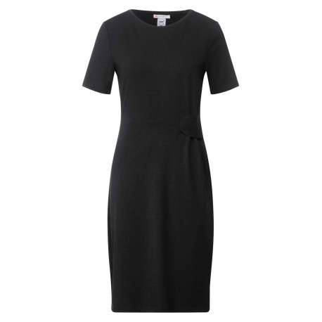 Robe courte noire unie avec une coupe droite un col rond et des manches courtes