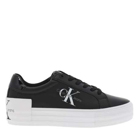 Baskets basses tennis en cuir noires avec logo et une semelle à plateforme - Image 2