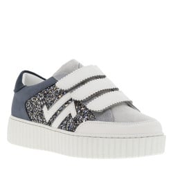 Baskets basses tennis bleues avec bandes auto-agrippantes et des sequins