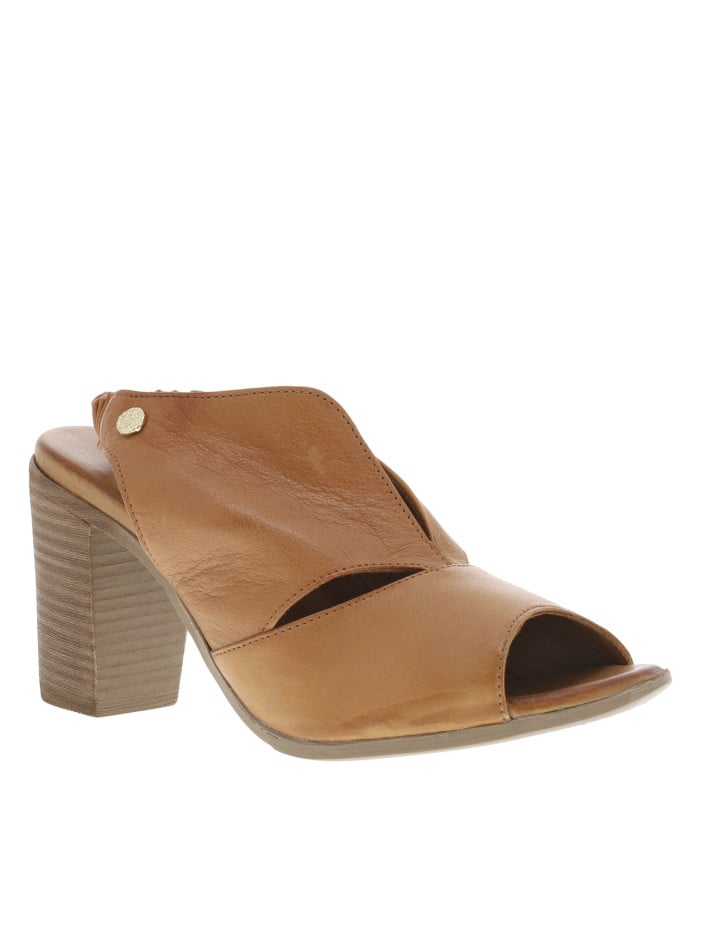 Nu-pieds en cuir caramel...