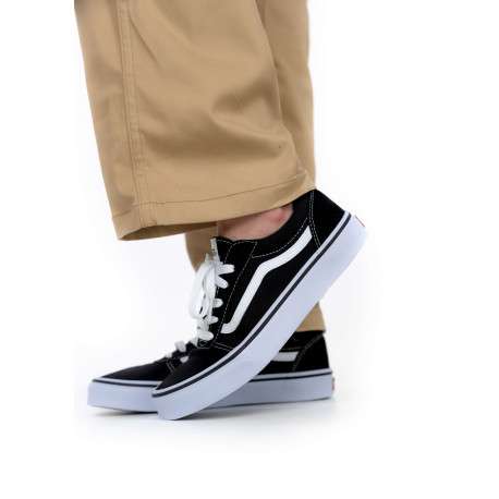 Baskets basses Ward en cuir nubuck et en toile noires avec lacets plats blancs - Image 2