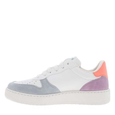 Baskets basses tennis blanches avec patchwork et des lacets plats
