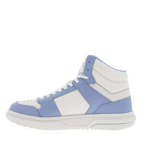 Baskets montantes en cuir bleu ciel et blanches avec drapeau logotypé