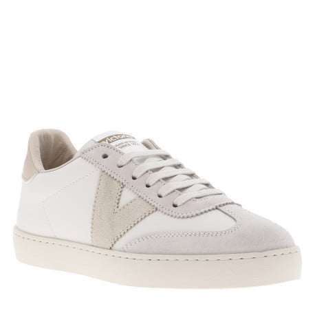 Baskets basses tennis beiges avec lacets plats et des empiècements en cuir - Image 3