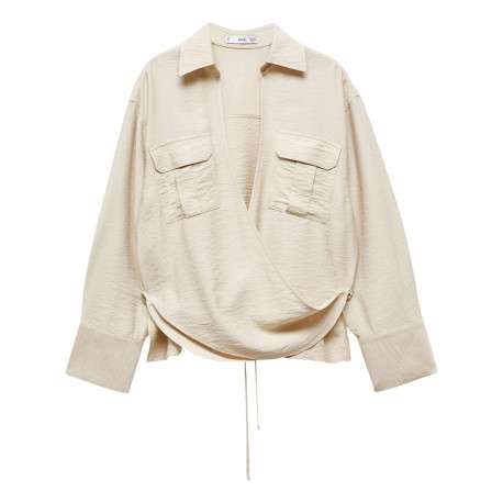 Chemisier beige uni avec une coupe droite et un col v à manches longues