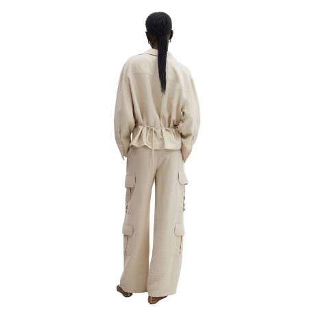 Chemisier beige uni avec une coupe droite et un col v à manches longues - Image 3