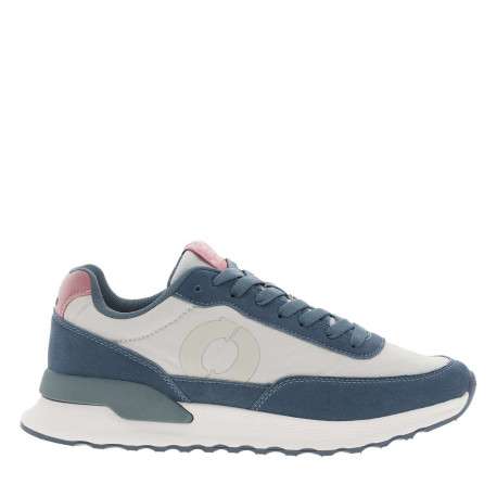 Baskets basses bleu jean avec une semelle running et des lacets plats