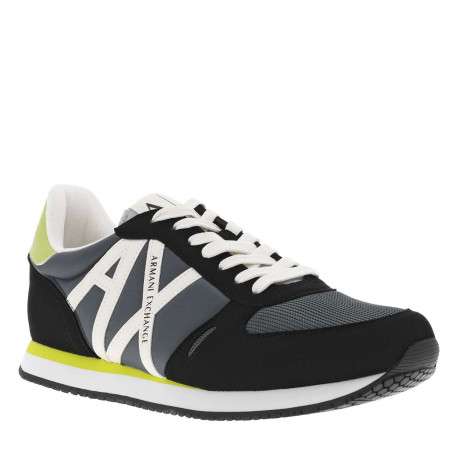 Baskets basses running noires avec des détails jaune fluo et des lacets plats - Image 3