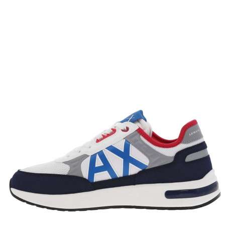 Baskets basses running blanches avec des lacets plats et patchwork